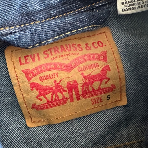 Mens Levis Denim Trucker Dark Wash  Jacket Size Small - Picture 4 of 10